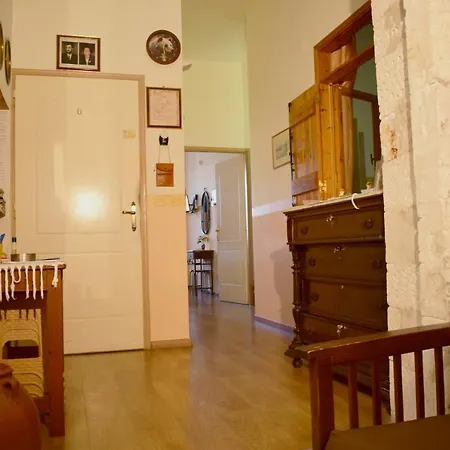 Stoa Rooms *
